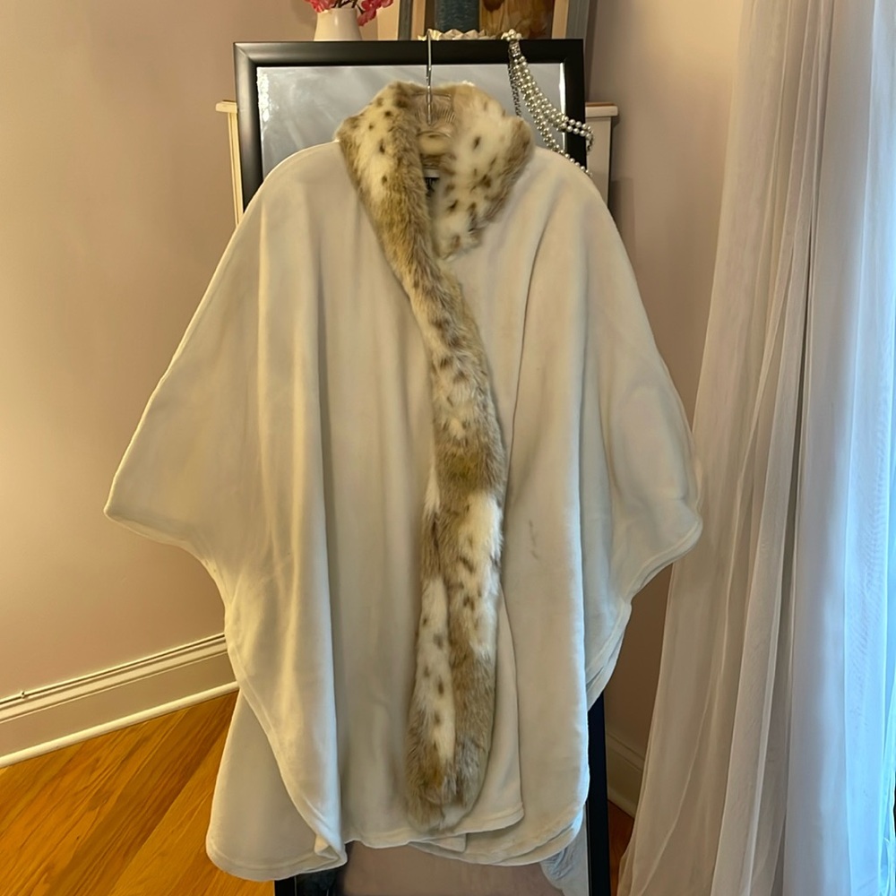Lux cape